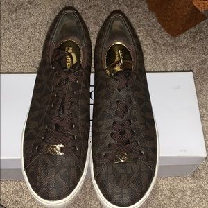 Michael Korda tennis shoes 🤎